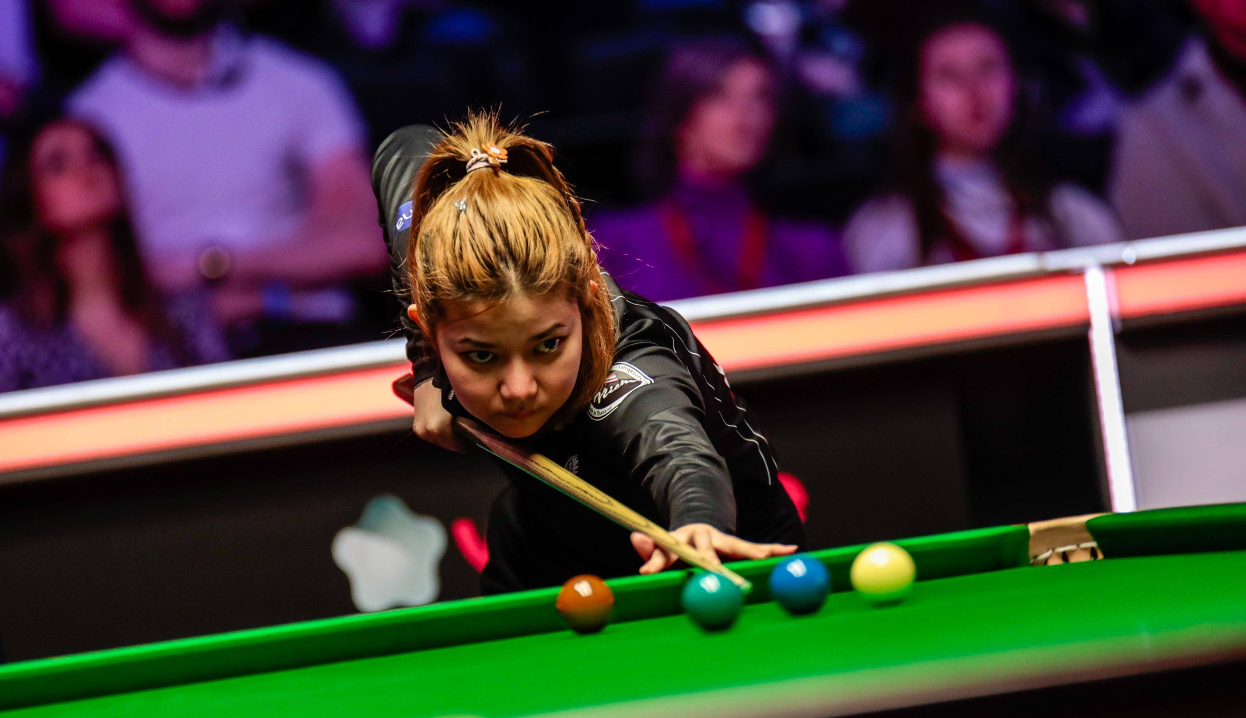 在充满激烈 在充满激烈