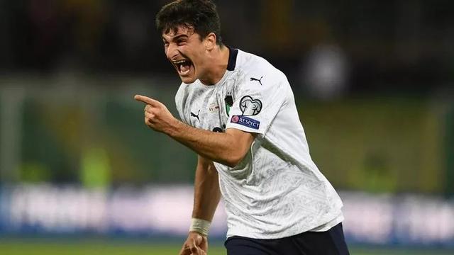 仍然未被超越？皇马09年夏窗砸2.6亿，签C罗+卡卡+本泽马+阿隆索